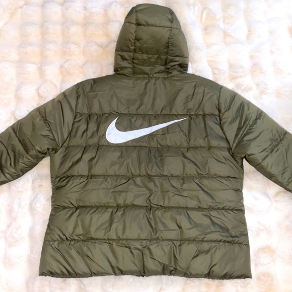 WOMEN NIKE COAT - Picture 3 of 7